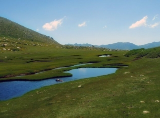  Lago y cerro Córcega 